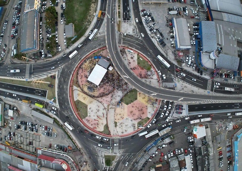 Complexo viário Rei Pelé é alvo de vandalismo no mesmo dia de inauguração