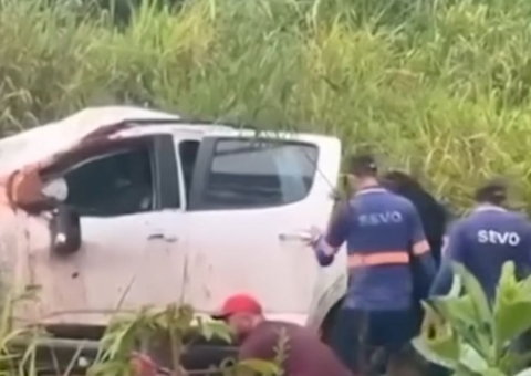Wanderley Andrade sofre acidente e carro cai em ribanceira de rodovia