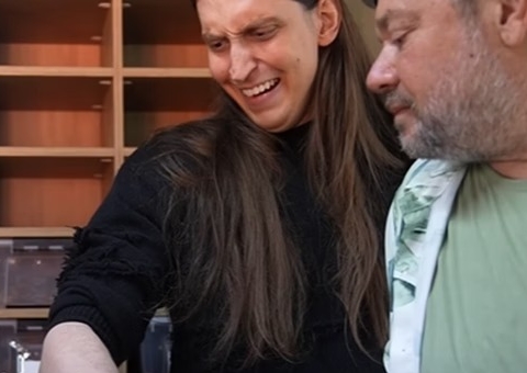 Influenciador Felca é picado por cobra de Richard Rasmussen; vídeo