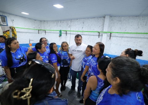Governador do Amazonas visita bastidores do Festival e exalta costureiras, paikicés e kaçauerés