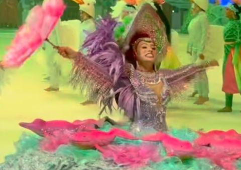 Sinhazinha do Caprichoso é "encantada" e se transforma em Vitória-Régia no Bumbódromo