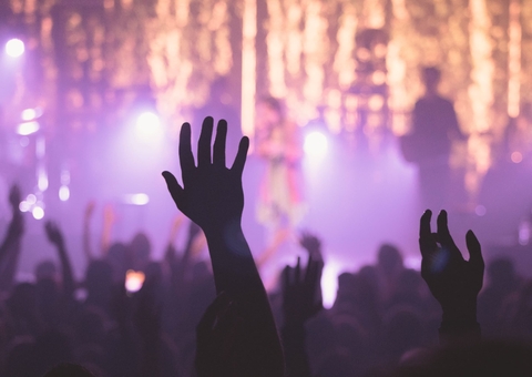 Festa com adolescentes e álcool resulta em multa para organizadores em Manaus