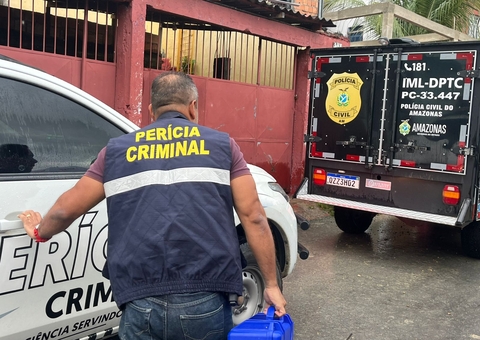 Mãe se desespera ao encontrar filho morto dentro de casa no Tancredo Neves