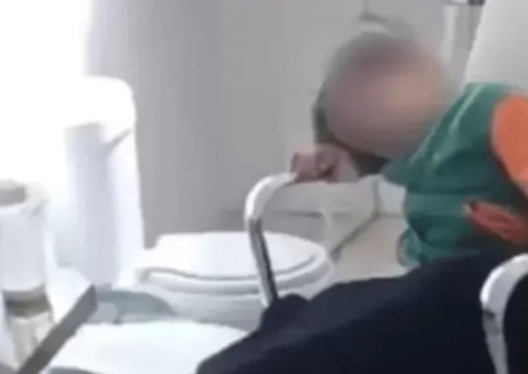 Professora é presa após amarrar criança com autismo em banheiro no Paraná