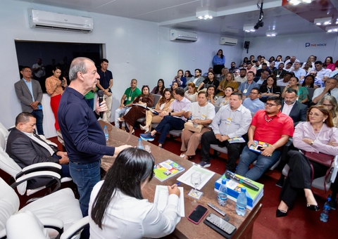 Omar Aziz reúne gestores para soluções duradouras em Saúde no Amazonas
