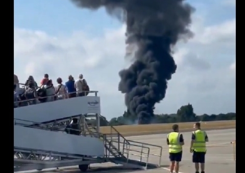 Vídeo: Aeronave cai perto de Londres minutos após decolar
