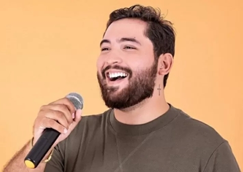 Cantor sertanejo morre ao cair de caminhonete