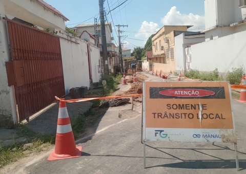 Moradores do Japiim sofrem com obra surpresa da Águas de Manaus