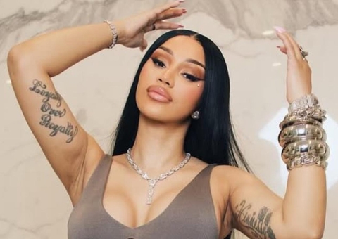Cardi B é processada por fã atingida por microfone durante show 
