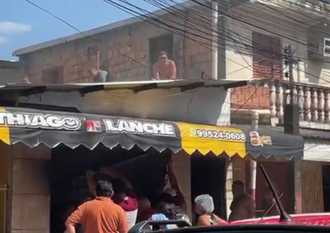 Incêndio destrói casa na Compensa