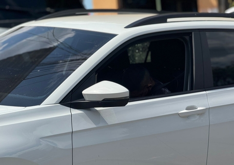 AO VIVO: Homem é encontrado morto dentro de carro no Campo Salles 