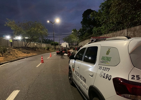 Motociclista tem cabeça esmagada por carreta em Manaus