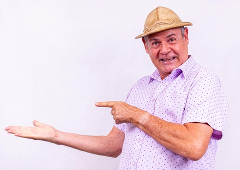 "Zé Lezin" completa 40 anos de carreira com show de humor em Manaus