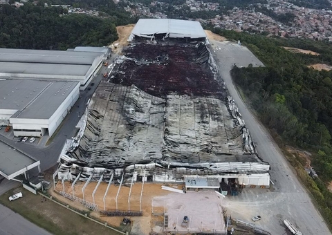 Vídeo: Comandante detalha desafios de conter incêndio histórico no Distrito Industrial 