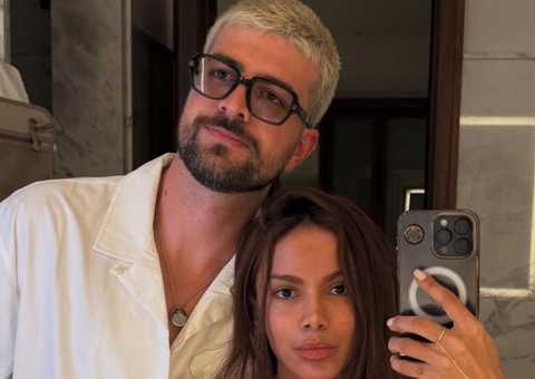 Anitta aparece com anel em foto de J Balvin e levanta suspeitas de noivado 