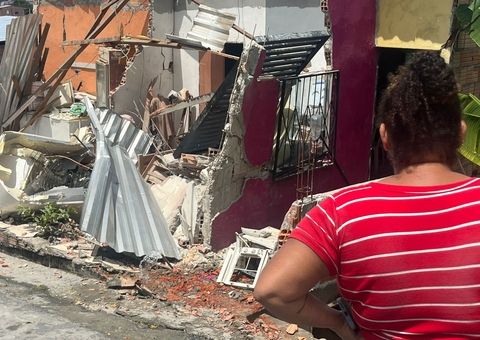 Mãe de cadeirante relata desespero ao ter casa invadida por carreta na Cidade Nova