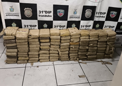 Polícia apreende 110 kg de drogas em fundo falso de barco no Rio Solimões 