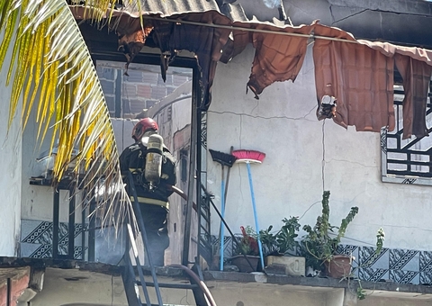 Panela de pressão explode e incendeia casa no bairro Da Paz