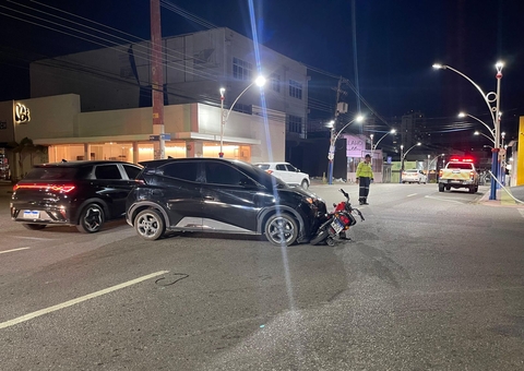 Motociclista fica em estado grave após acidente com carro em Manaus