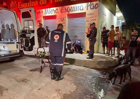 Suspeito é baleado após assaltar mercadinho com comparsa no bairro Flores