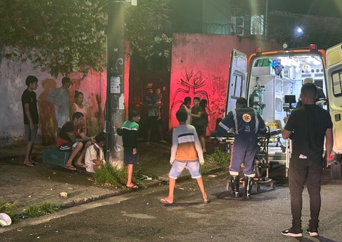 Homem leva facada de morador de rua após discussão na Praça 14