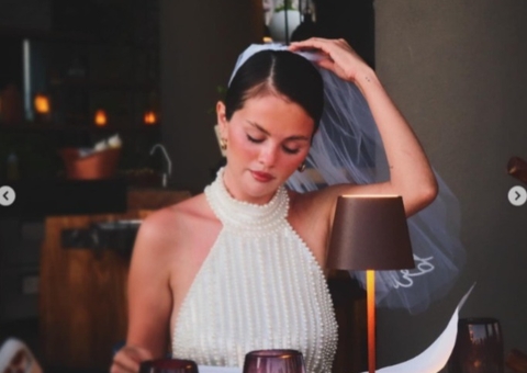 Selena Gomez abre álbum de despedida de solteira no México