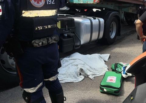 Mulher morre ao ser esmagada por carreta durante acidente no Monte das Oliveiras