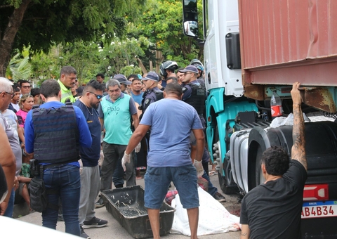Mulher esmagada e carreta estava no mesmo sentido da avenida, diz perito