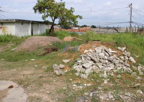 Moradores da Cidade Nova cobram providências da Águas de Manaus por caixa d'água abandonada
