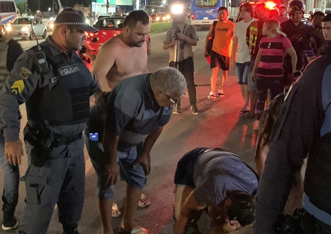 Mãe entra em desespero ao ver filho morto em acidente em Manaus; vídeo