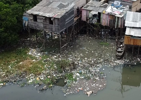 Decapitado, corpo é encontrado boiando em igarapé no bairro São Jorge