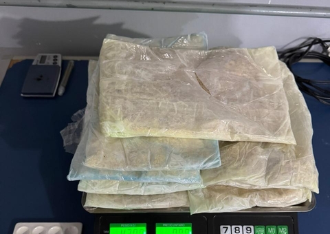 Mulher com filho recém-nascido é presa com 4,3 kg de drogas em aeroporto de Tabatinga