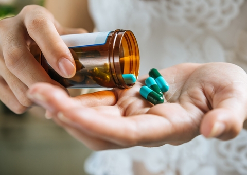 Os perigos silenciosos da automedicação: médica alerta sobre os riscos e hábitos preocupantes