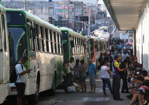 Governo do Amazonas diz que não é culpado por paralisação de ônibus em Manaus