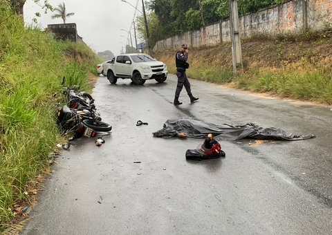 Homem morre após ser atingido por moto que fazia "grau" em Manaus