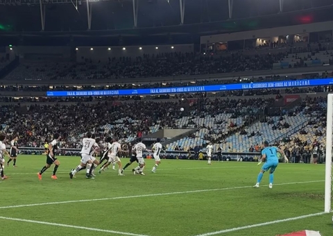 Corinthians vence Fluminense no Maracanã com gol inusitado e sobe na tabela