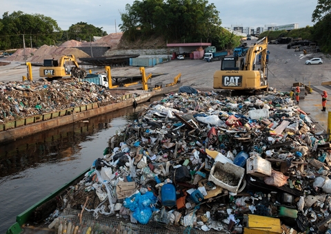 Ação retira mais de 356 toneladas de lixo dos rios e igarapés de Manaus em 30 dias