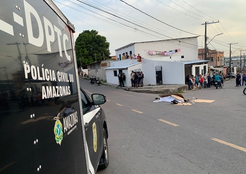 Vídeo chocante mostra o momento da colisão entre moto e ônibus no Armando Mendes