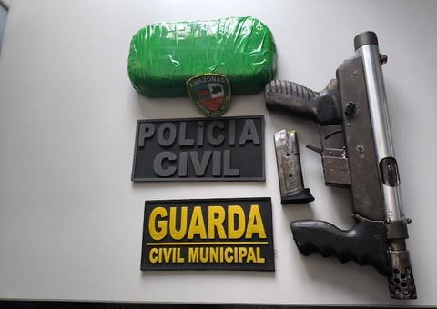 Homem é preso com cocaína e submetralhadora escondida em casa no Amazonas