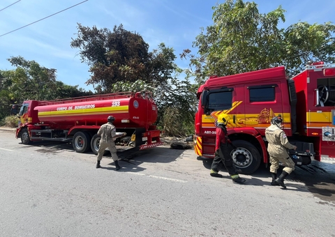 Incêndio em lixeira clandestina assusta moradores no Mauazinho