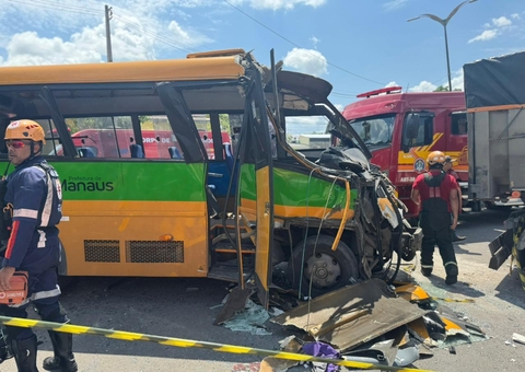Motorista de Amarelinho fica preso às ferragens em acidente com caçamba no Nova Cidade 