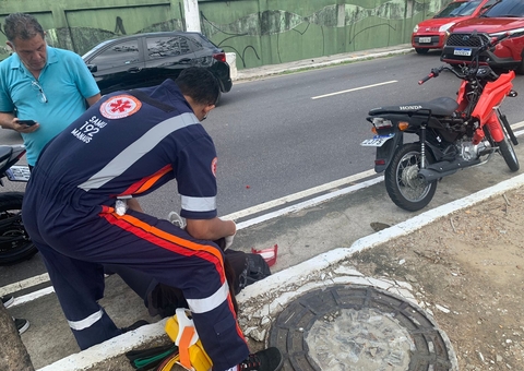 Grave acidente na Efigênio Salles deixa motociclista ferida