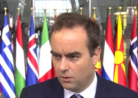 Primeiro-ministro da França renuncia há menos de 1 mês no cargo