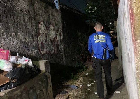 Criminosos matam homem a tiros e agridem mulher em beco no Coroado