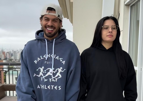 Ana Castela e Zé Felipe se beijam em público após assumirem romance