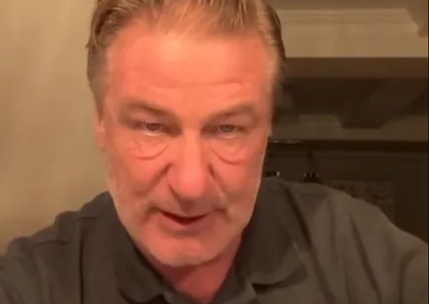 Alec Baldwin e irmão sofrem acidente de carro nos EUA