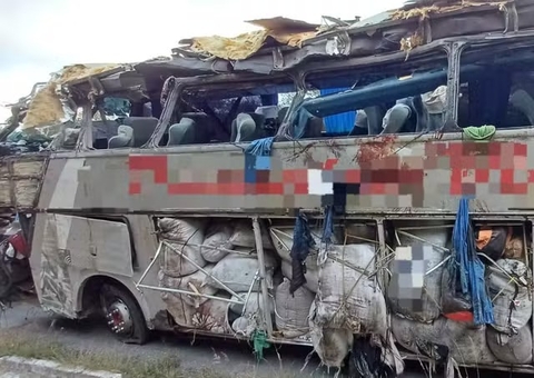 Sobe para 17 número de mortos em acidente com ônibus em Pernambuco 