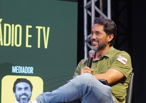 Jack Serafim media debate sobre cobertura política na rádio e TV durante Compol Amazonas 2025