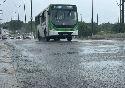 Chuva deixa Manaus em estado de alerta nesta quarta