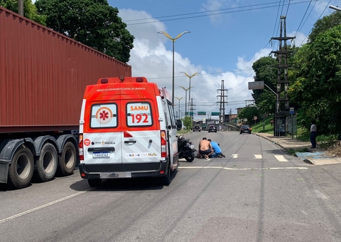 Mulher fica ferida em acidente com motocicleta na Avenida Rodrigo Otávio